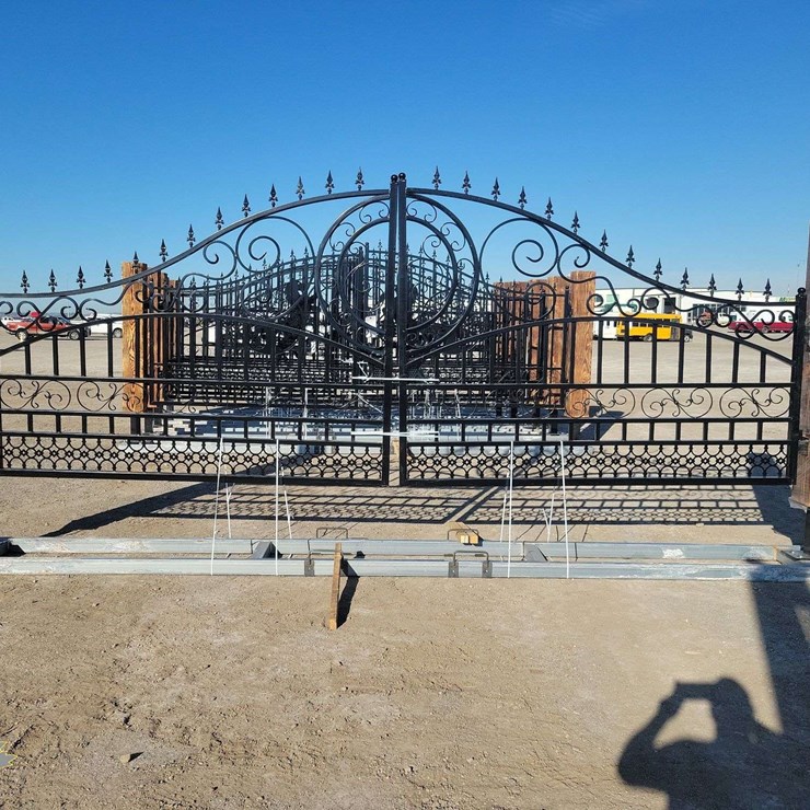 Scroll gate 236"x10.5"x102 Unused