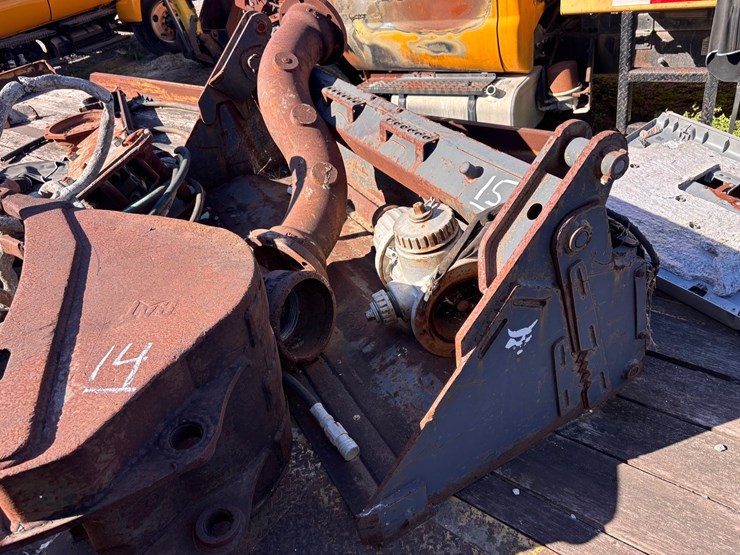 #15-•-72"-skid-steer-bucket-image-1