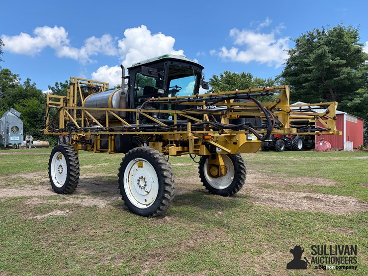 ag-chem-rogator-554-self-propelled-sprayer-image-3