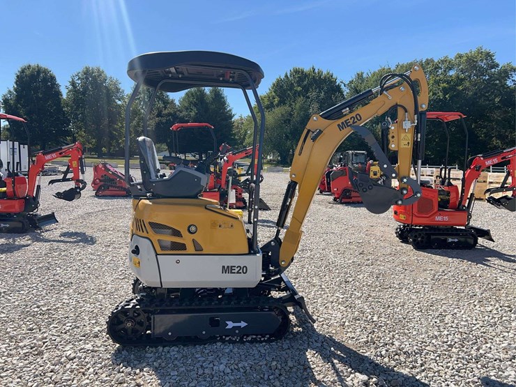me20-mini-excavator-image-4