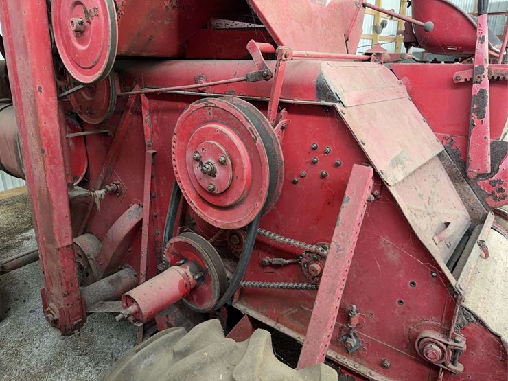 massey-harris-35-combine-image-11