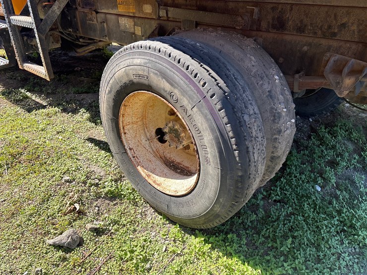#20-•-2006-ford-f-750-super-duty-dump-truck-image-8