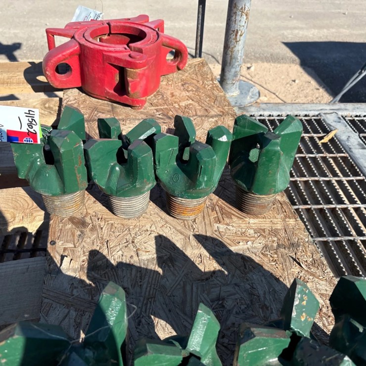 (4x$) 4-3/4” drag bits