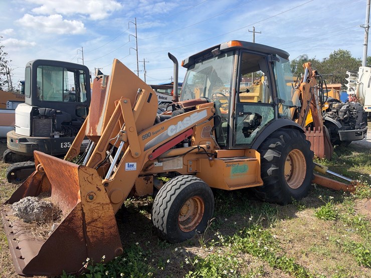 #90-•-2010-case-590sm-backhoe-image-1