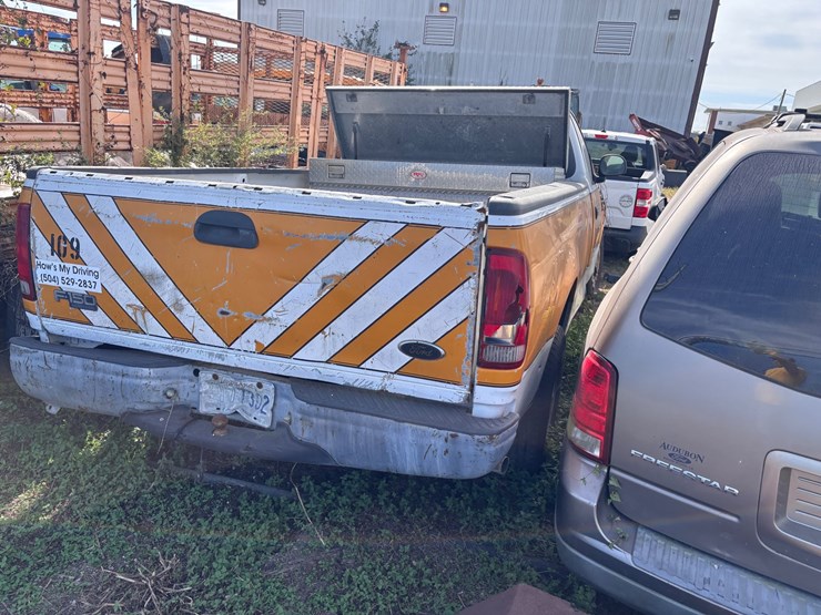 #55-•-ford-f-150-regular-cab-pickup-truck-image-3