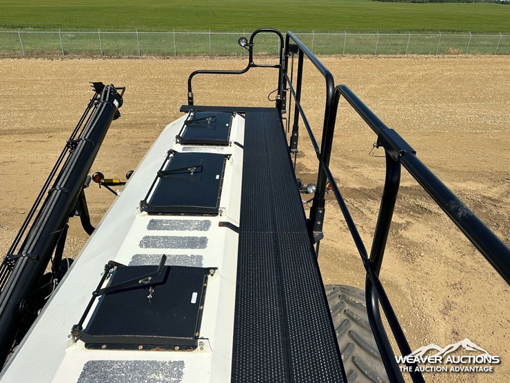 2011-bourgault-3310-55-55-ft.-seeder-image-79
