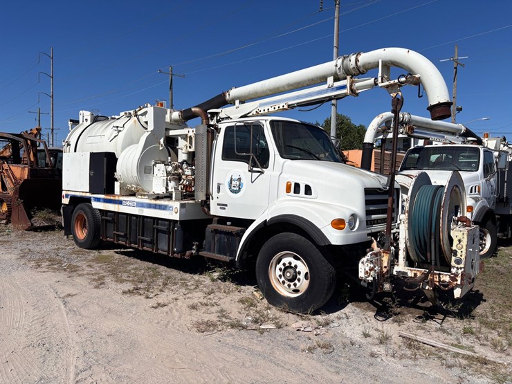 #35-•-sterling-vac-con-combination-sewer-vacuum-truck-image-1