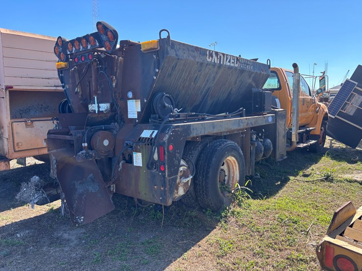 #23-•-ford-f-750-pb-loader-unitized-asphalt-patcher-truck-image-3
