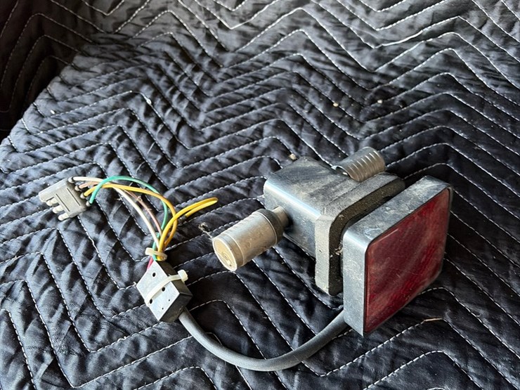 #77-•-receiver-hitch,-lock-pins,-brake-light-and-wiring-adapter-image-4