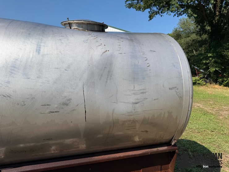 1,050-gal-stainless-steel-t/a-nurse-tank-image-17