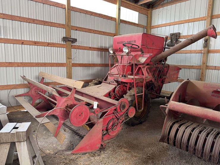 massey-harris-35-combine-image-1
