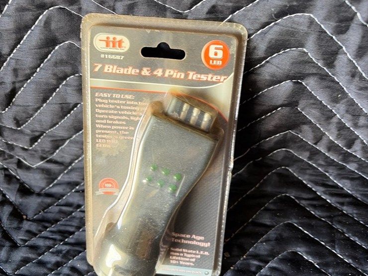 #77-•-receiver-hitch,-lock-pins,-brake-light-and-wiring-adapter-image-5