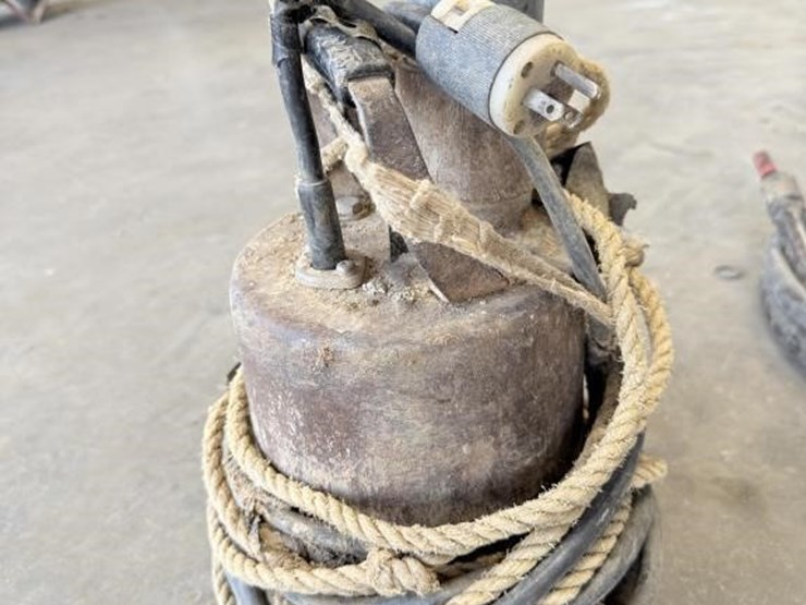 submersible-pump-image-2