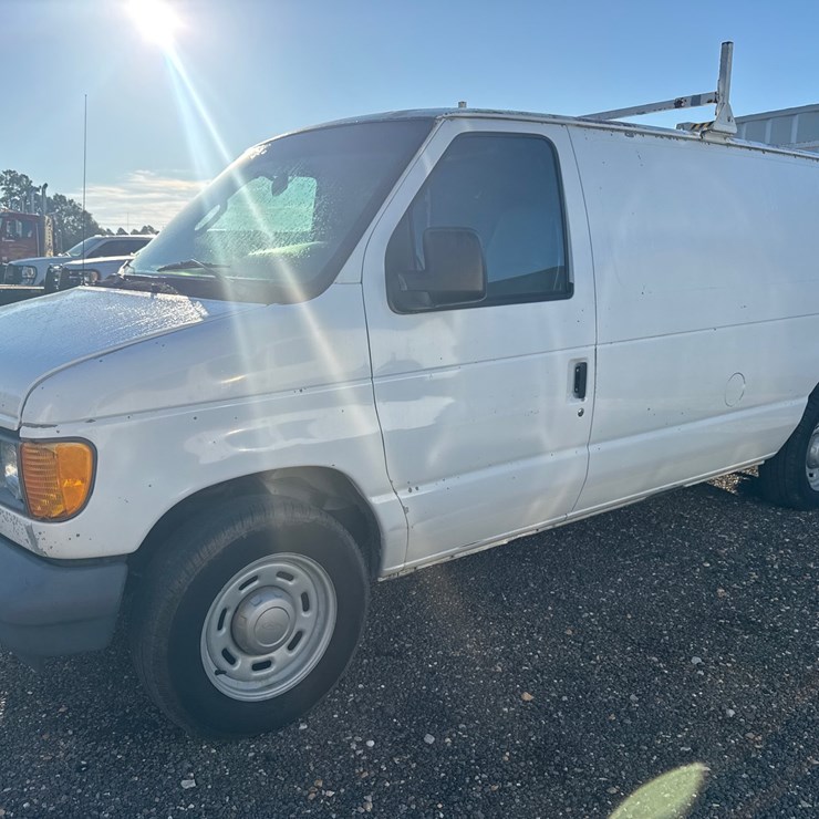 #264 • 2006 Ford Econoline Van
