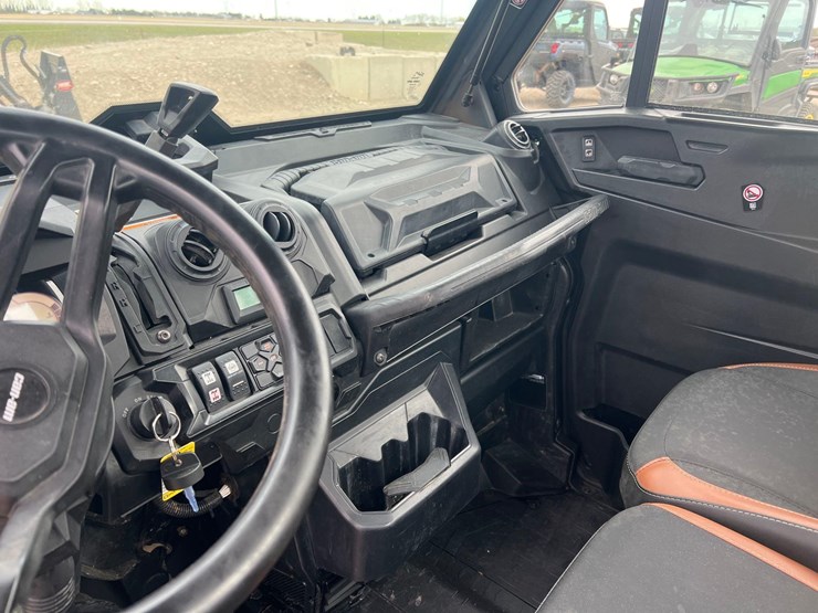 2022-can-am-defender-utv-image-10