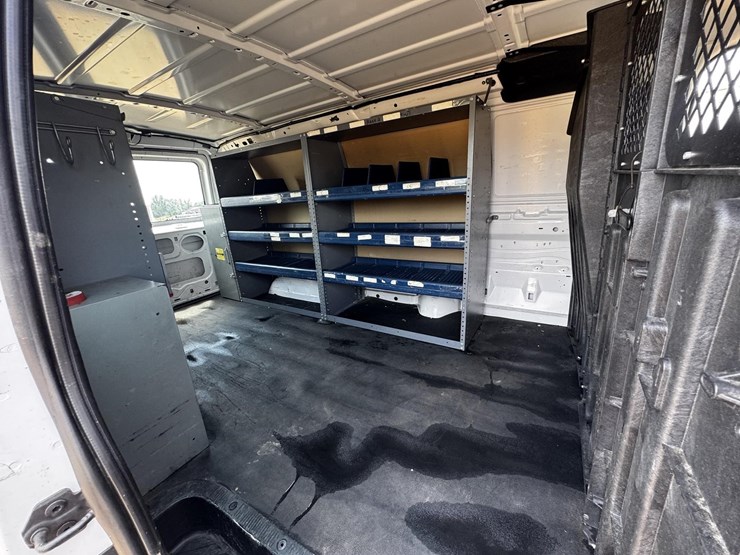 #265-•-2012-ford-econoline-van-image-10