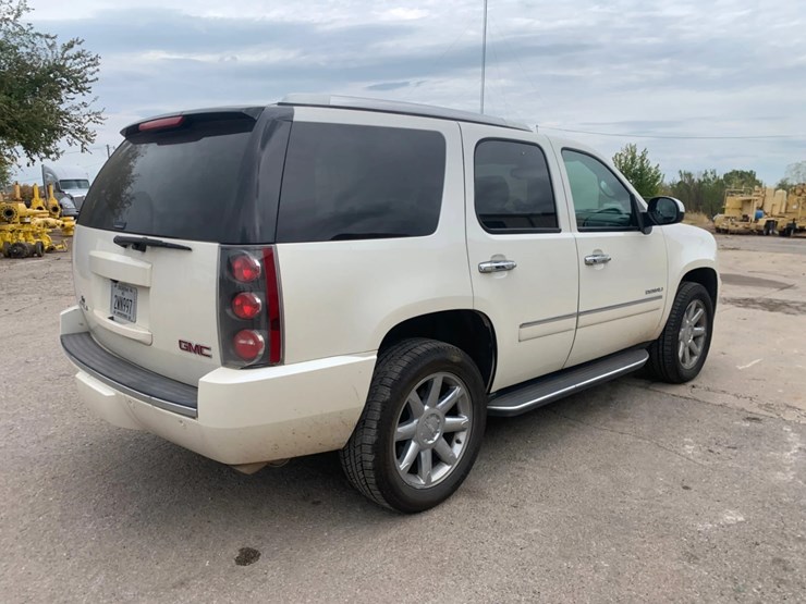2014-gmc-denali-yukon-image-3