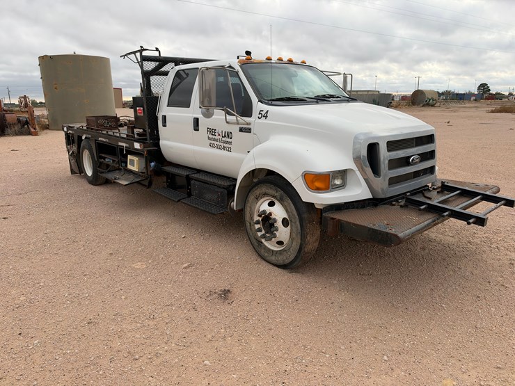 2013-ford-f-650-super-duty-winch-truck-image-4