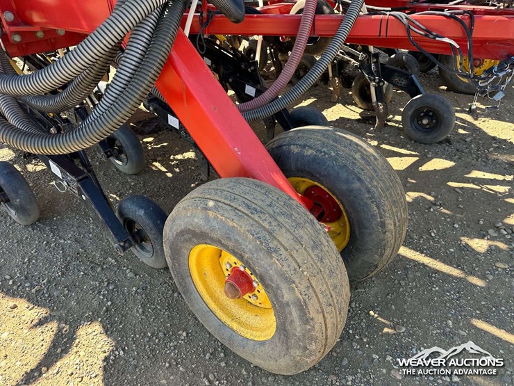 2011-bourgault-3310-55-55-ft.-seeder-image-34