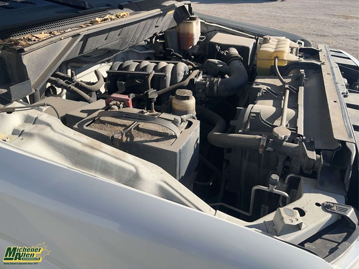 2012-nissan-nv-cargo-van-image-13