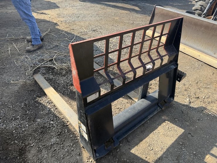 skid-steer-fork-attachment-image-4
