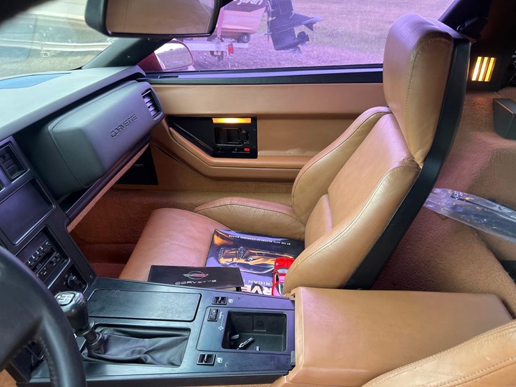 1988-chevrolet-corvette-image-10