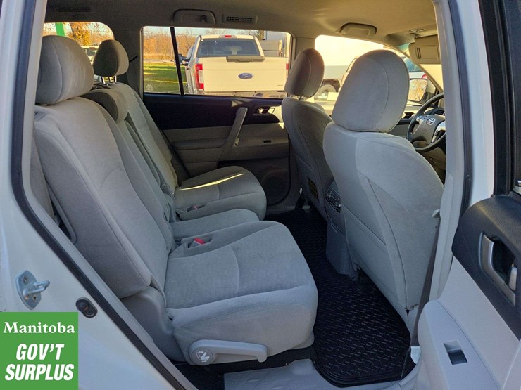 2013-toyota-highlander-hybrid-image-29