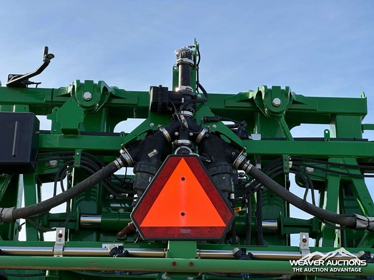2014-john-deere-r4030-4x4-high-clearance-self-propelled-sprayer-image-68