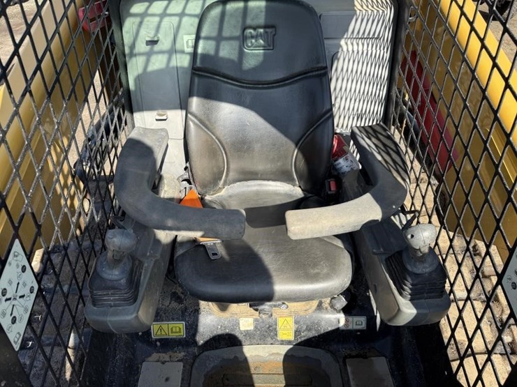 2022-caterpillar-279d3-image-8