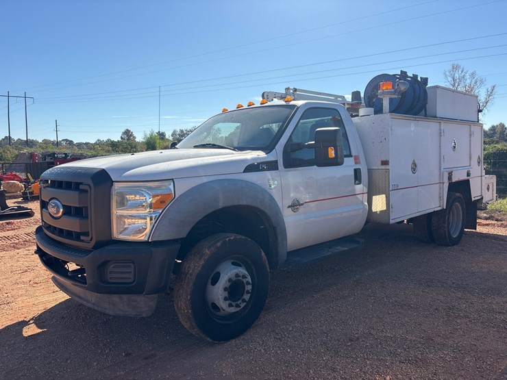 #9022-•-2011-ford-f-550-xl-image-1