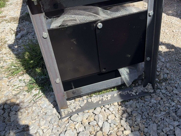 four-post-vehicle-lift-image-3