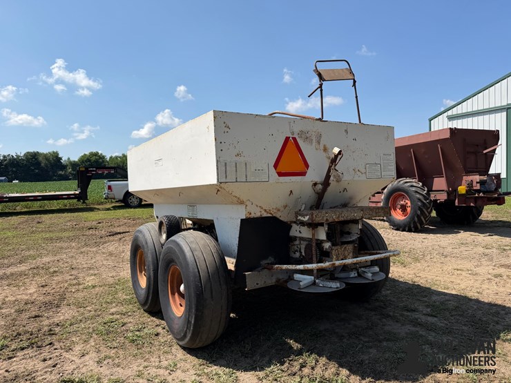 jt-industries-6-ton-fertilizer-spreader-image-7