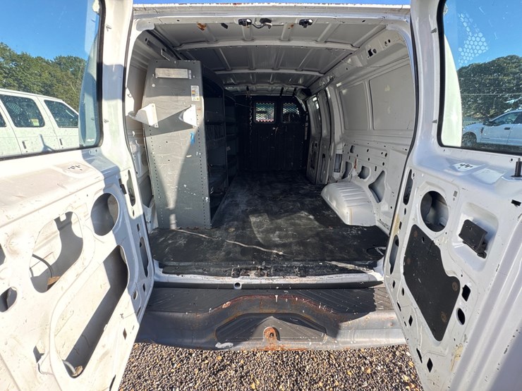 #264-•-2006-ford-econoline-van-image-7