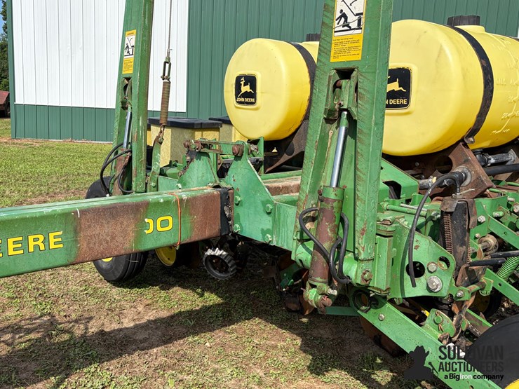 john-deere-7200-maxemerge-8r36"-corn-planter-image-14