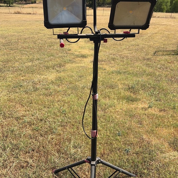 #7 • Husky double halogen work light