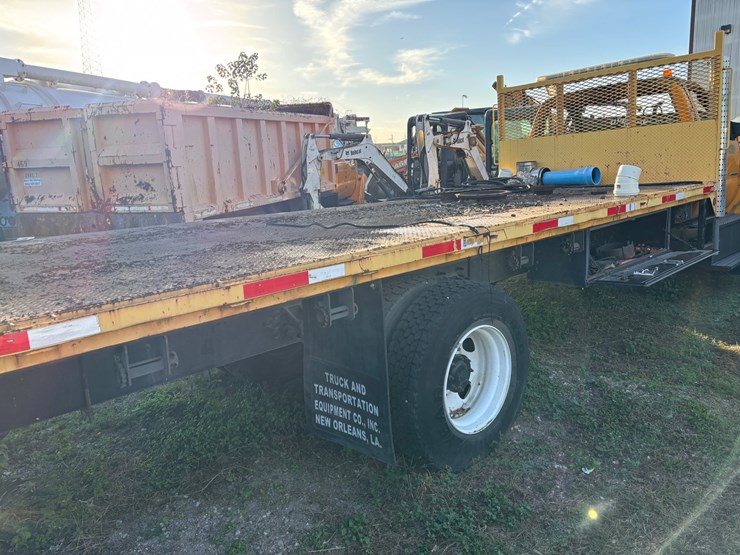 #46-•-ford-550-flatbed-cab-chassis-truck-with-headache-rack-image-7