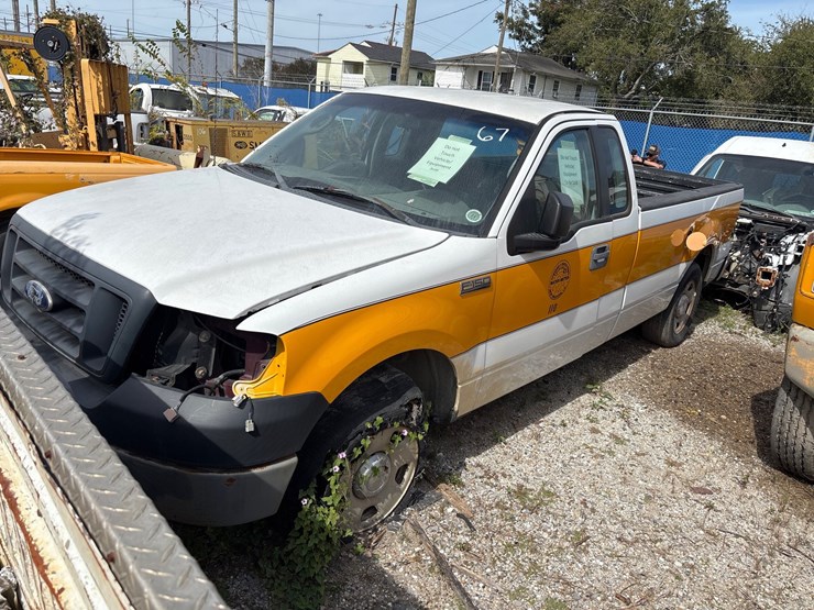#67-•-ford-f-150-xl-extended-cab-pickup-truck-image-1
