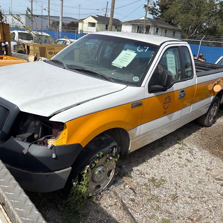 #67 • Ford F-150 XL Extended Cab Pickup Truck