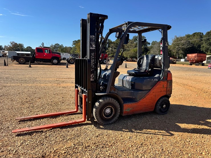 #9037-•-toyota-8fgu15-fork-lift-image-1