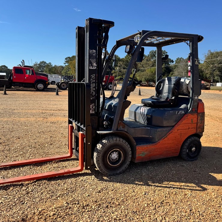 #9037 • Toyota 8FGU15 Fork Lift