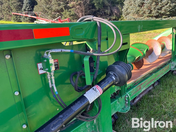 2015-john-deere-608c-corn-head-w/ez-trail-header-trailer-image-20