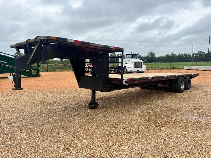 #273-•-26’-flatbed-gooseneck-image-1