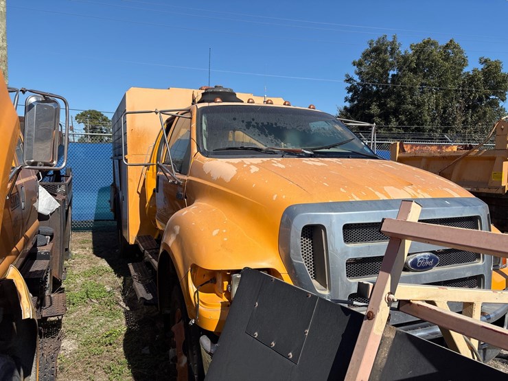 #22-•-2010-ford-f-750-image-2
