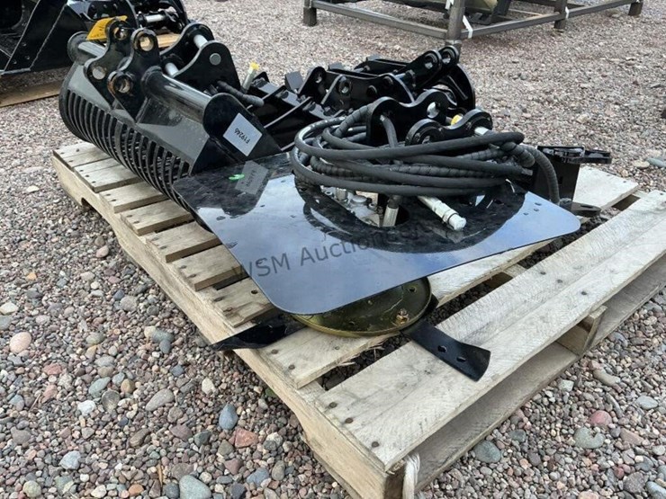 mini-excavator-attachments-image-3