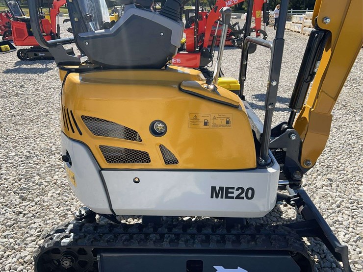 me20-mini-excavator-image-10
