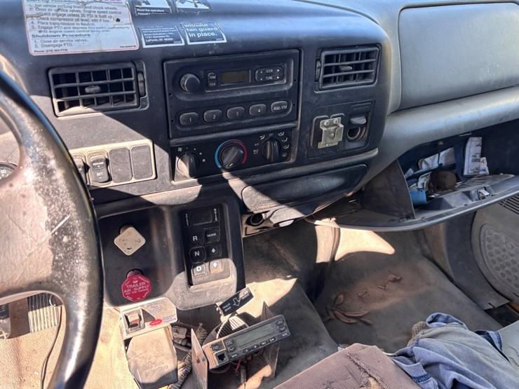 #17-•-2009-ford-f-750-super-duty-crew-cab-utility-truck-image-21
