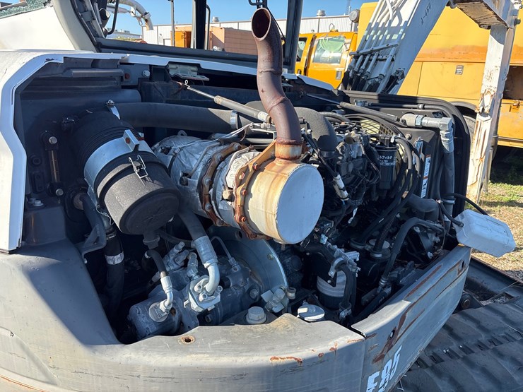 #8-•-2016-bobcat-e85-compact-excavator-image-9