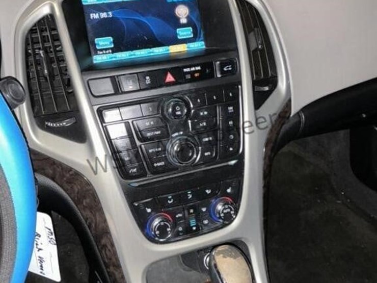 2015-buick-verano-sdn-image-17
