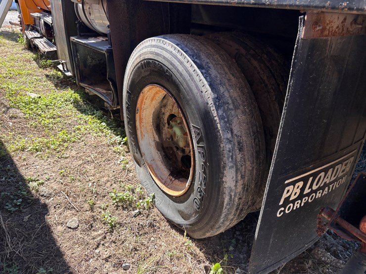 #23-•-ford-f-750-pb-loader-unitized-asphalt-patcher-truck-image-14