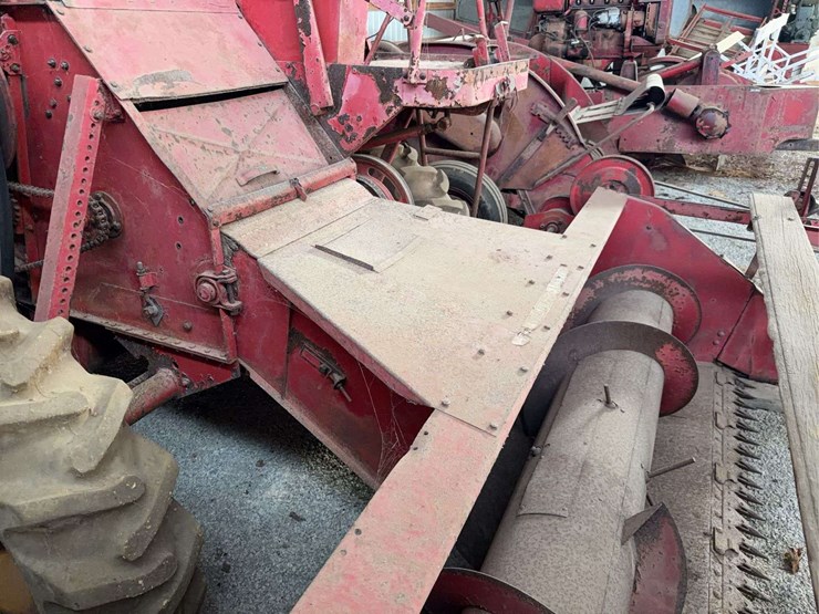 massey-harris-35-combine-image-9